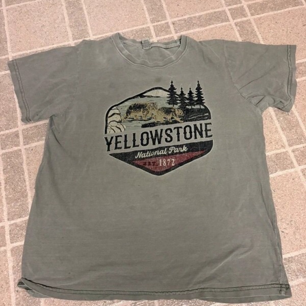 Yellowstone National Park Graphic Tee - Gray